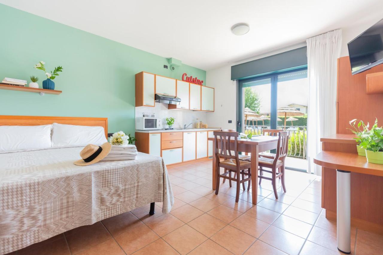 Nettuno Residence Hotel Пескьера-дель-Гарда Экстерьер фото