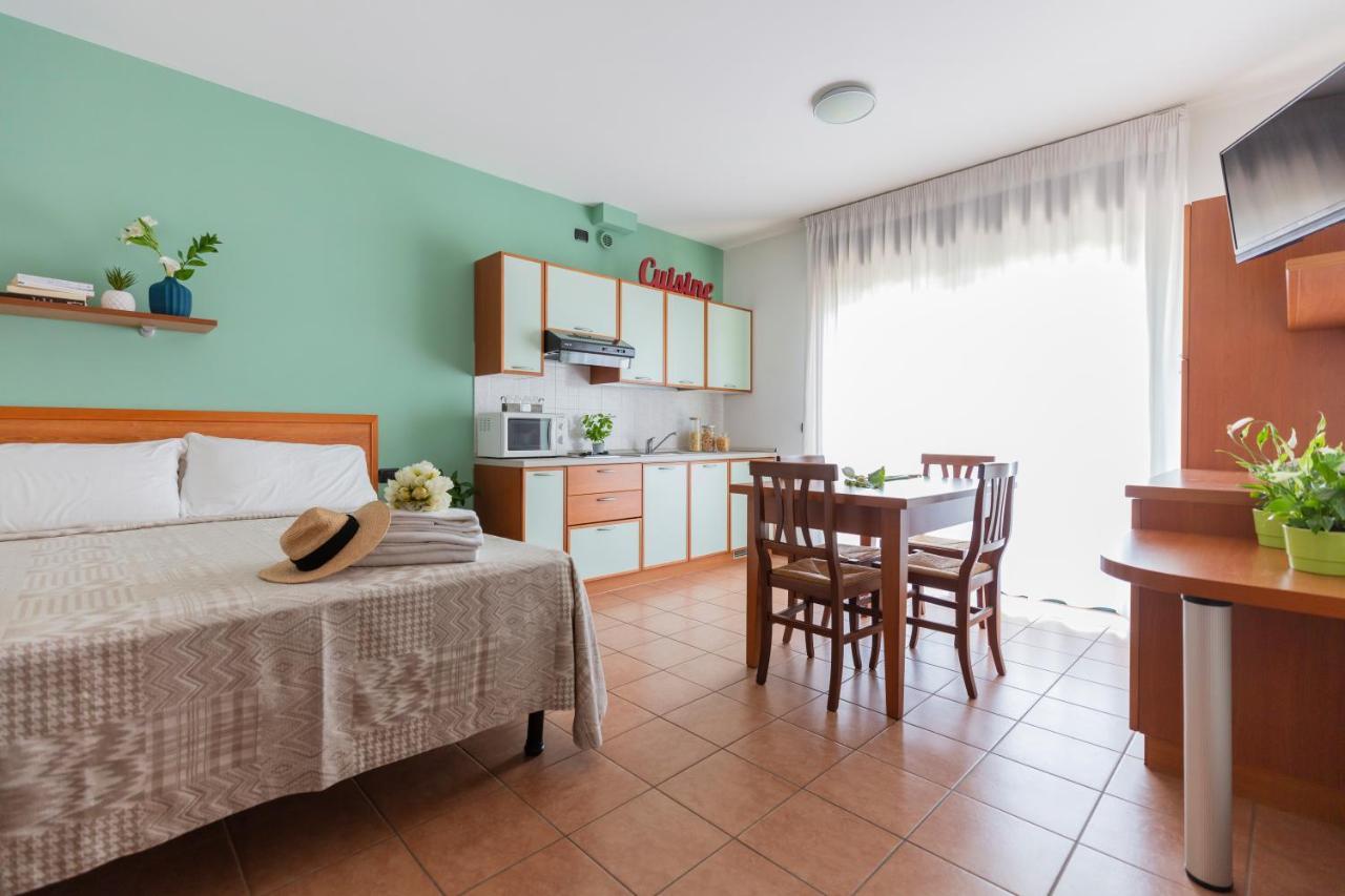 Nettuno Residence Hotel Пескьера-дель-Гарда Экстерьер фото
