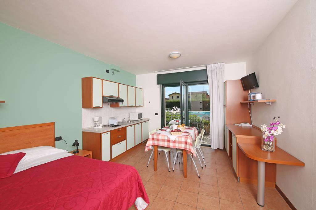 Nettuno Residence Hotel Пескьера-дель-Гарда Экстерьер фото
