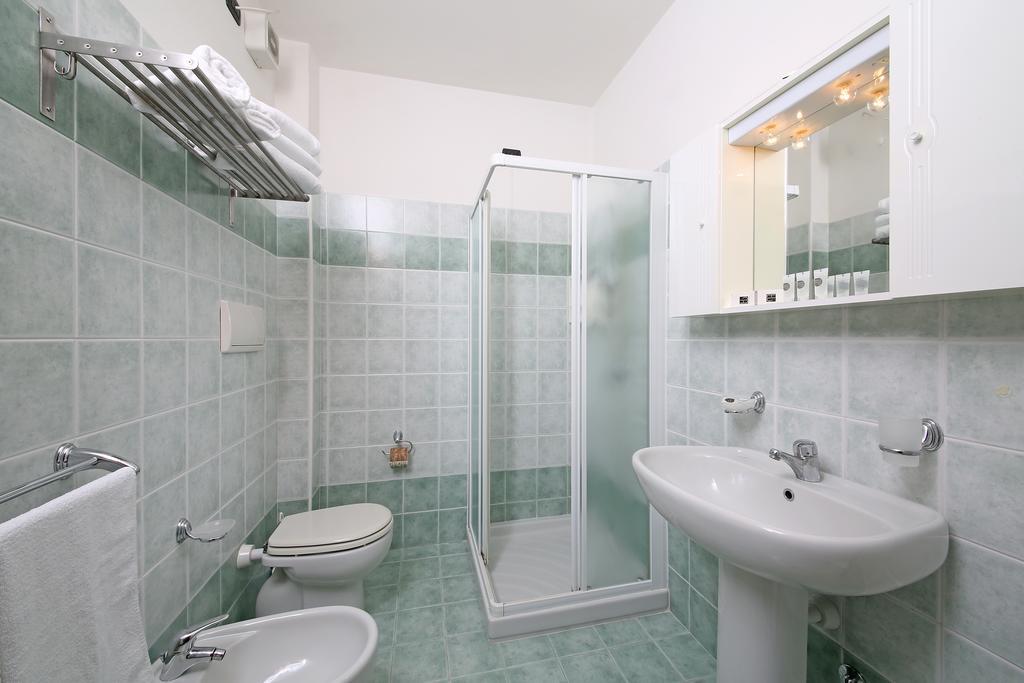 Nettuno Residence Hotel Пескьера-дель-Гарда Экстерьер фото