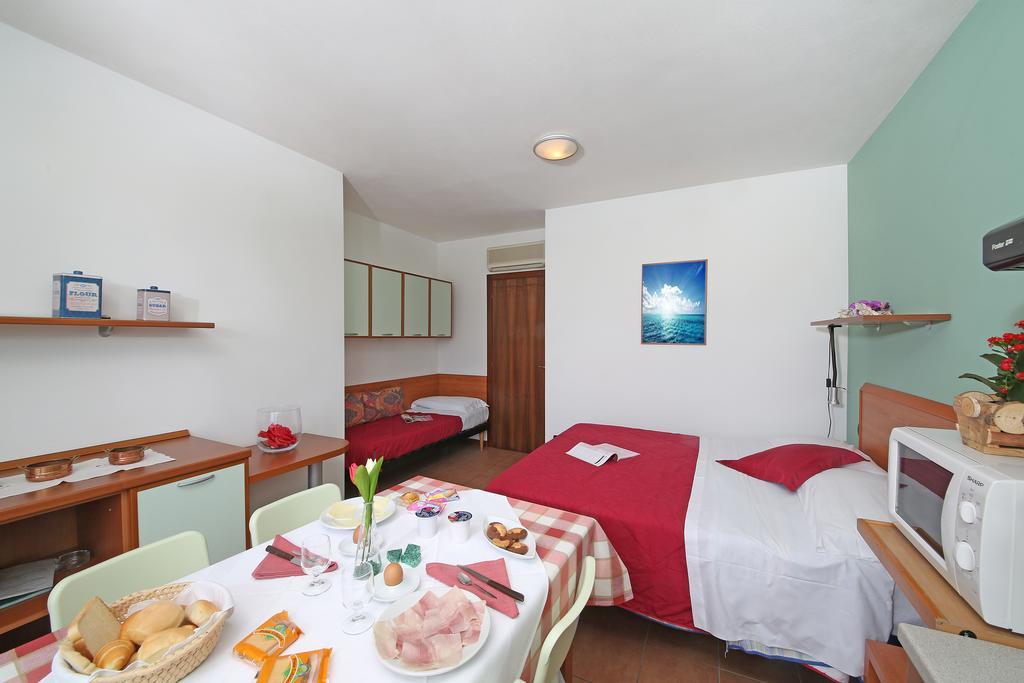 Nettuno Residence Hotel Пескьера-дель-Гарда Экстерьер фото
