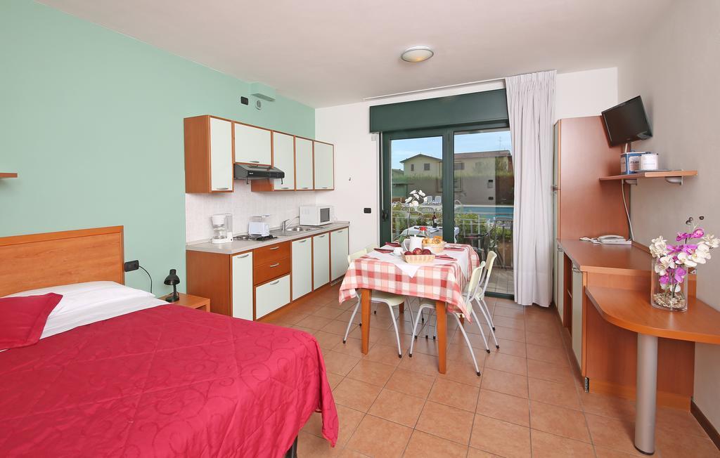 Nettuno Residence Hotel Пескьера-дель-Гарда Экстерьер фото