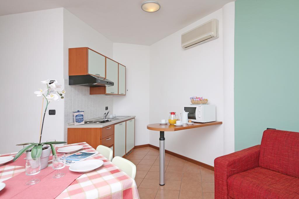 Nettuno Residence Hotel Пескьера-дель-Гарда Экстерьер фото