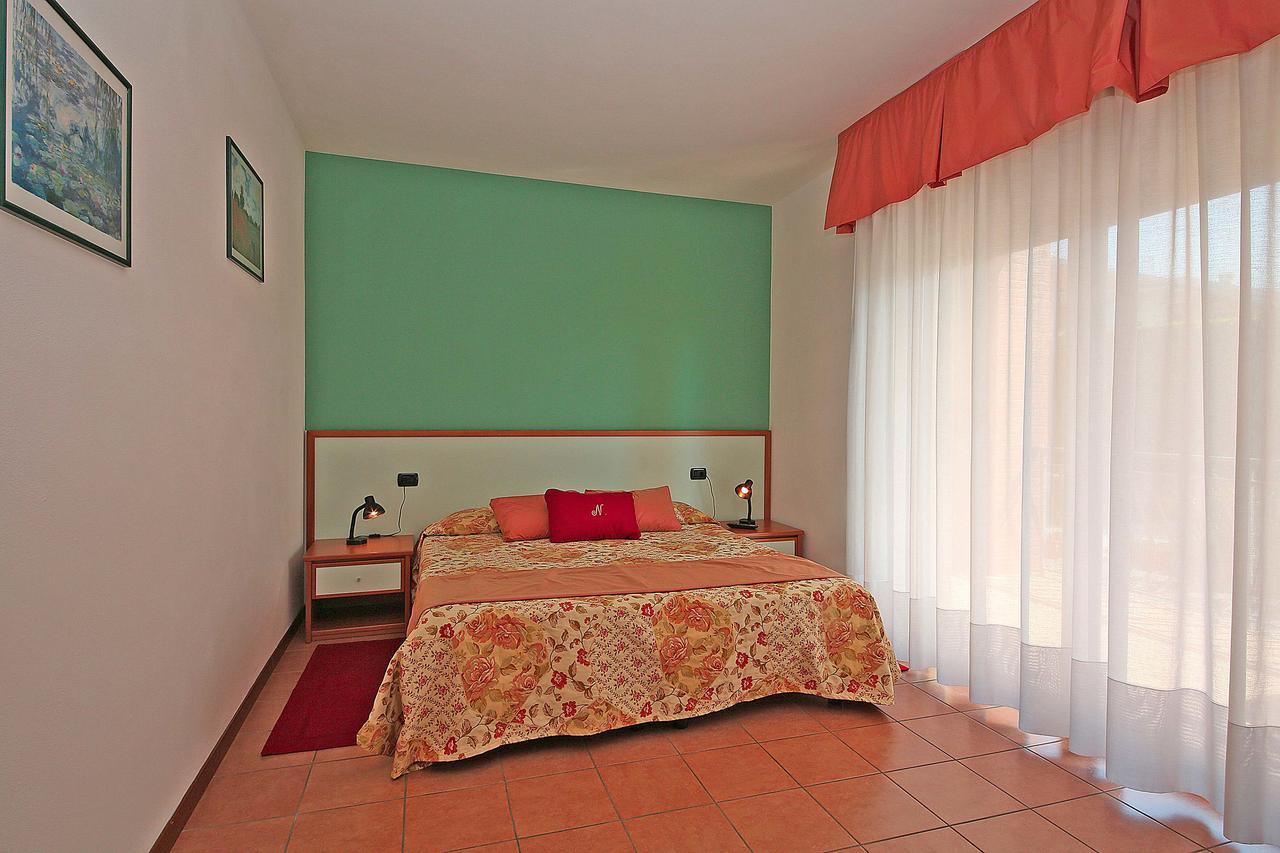 Nettuno Residence Hotel Пескьера-дель-Гарда Экстерьер фото